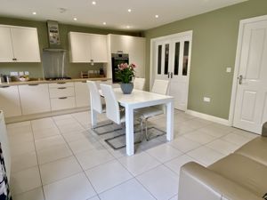 Kitchen/Diner/Family Room- click for photo gallery